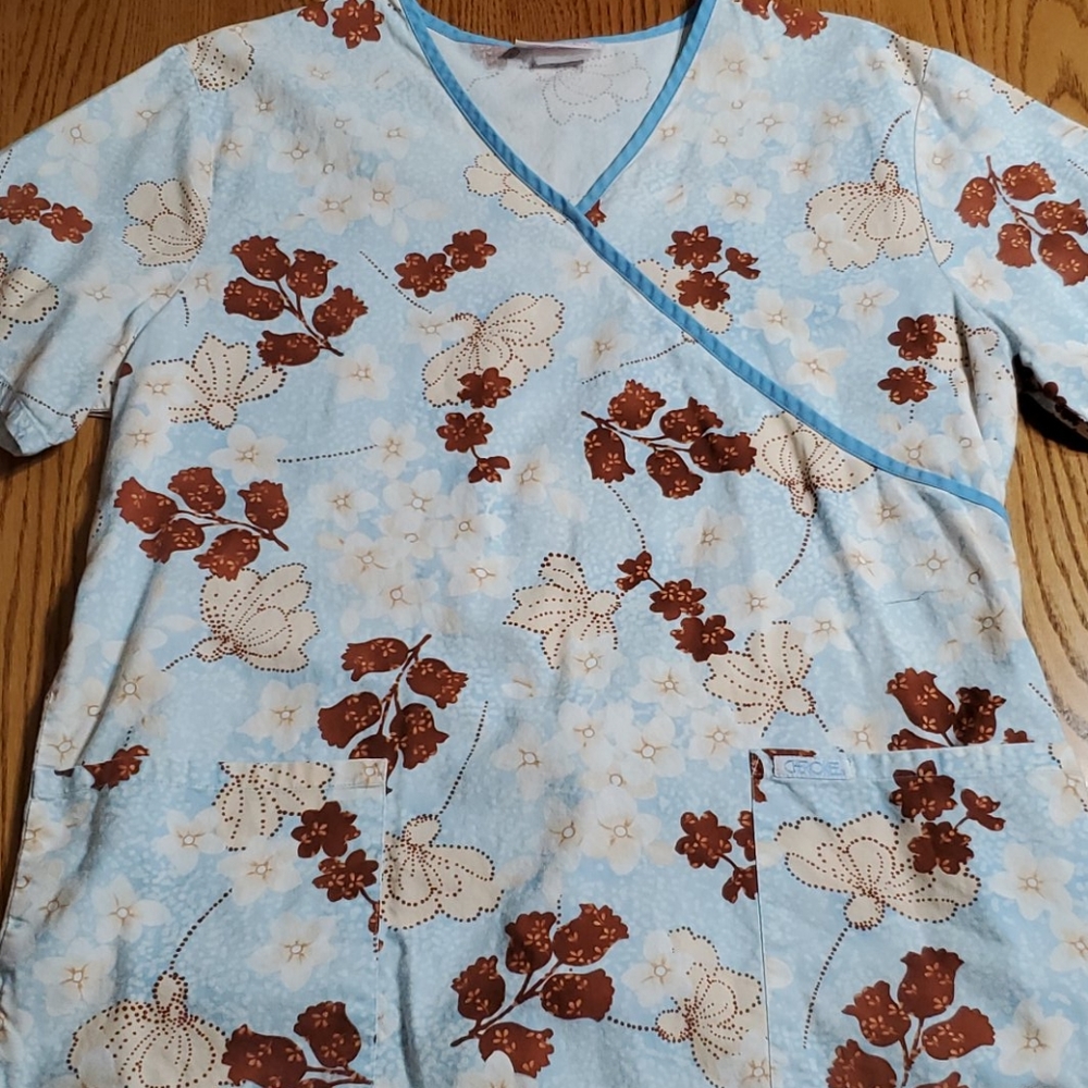 5/$20 cherokee scrub top